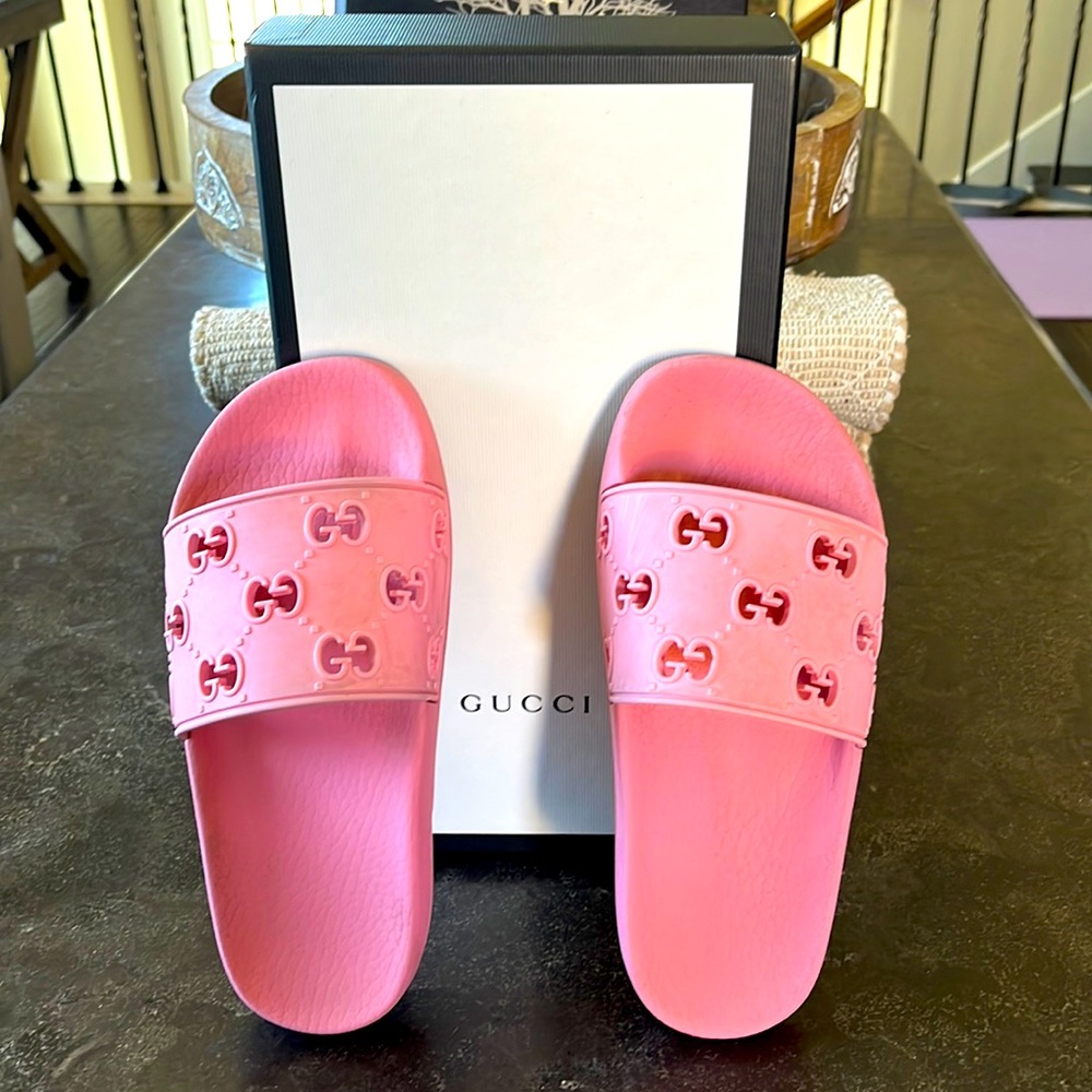 Authentic ladies Bubble Gum Pink Gucci Slides. Size 6.